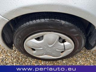 TOYOTA Yaris usata 14