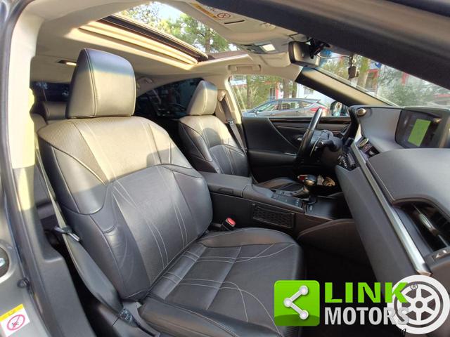 LEXUS ES 300 usata, con Isofix