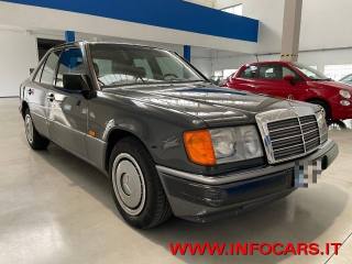 MERCEDES-BENZ 200 usata 0