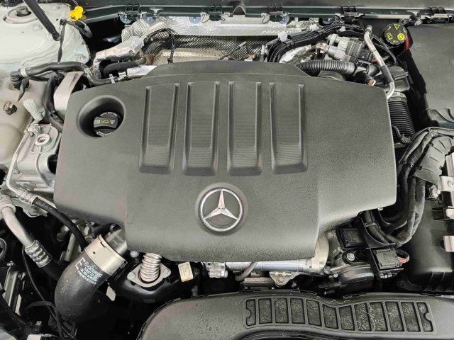 MERCEDES-BENZ CLA 180 usata, con Frenata d
