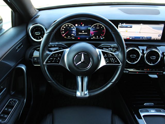MERCEDES-BENZ A 180 usata, con Touch screen