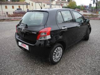 TOYOTA Yaris usata 64