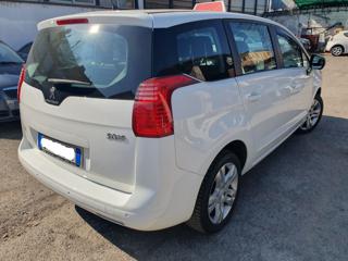 PEUGEOT 5008 usata, con Airbag