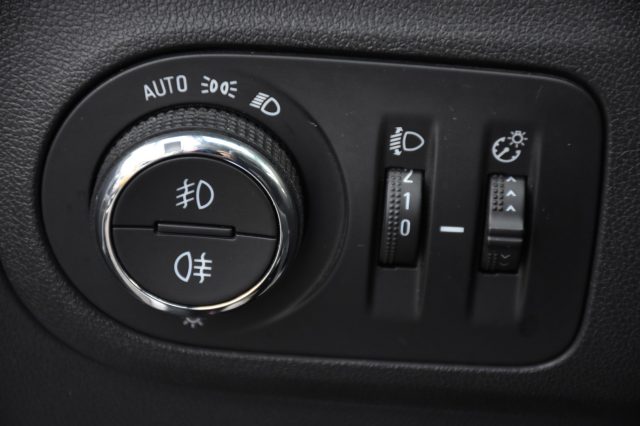 OPEL Crossland usata, con USB