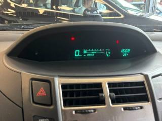 TOYOTA Yaris usata, con Specchietti laterali elettrici