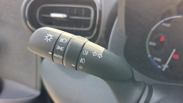 TOYOTA Yaris Cross usata, con Autoradio digitale