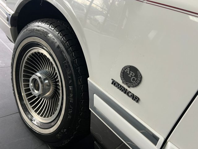 LINCOLN Town Car usata, con Servosterzo