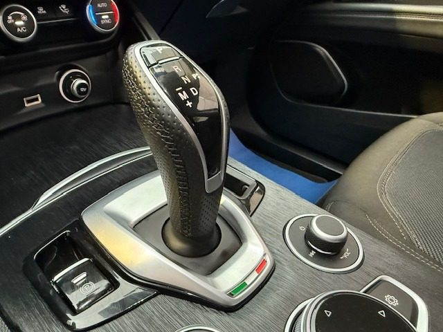 ALFA ROMEO Stelvio usata, con Sensori di parcheggio anteriori