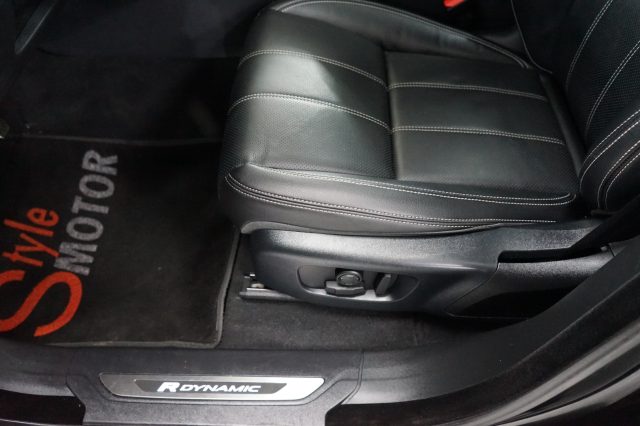 LAND ROVER Range Rover Velar usata, con Autoradio digitale
