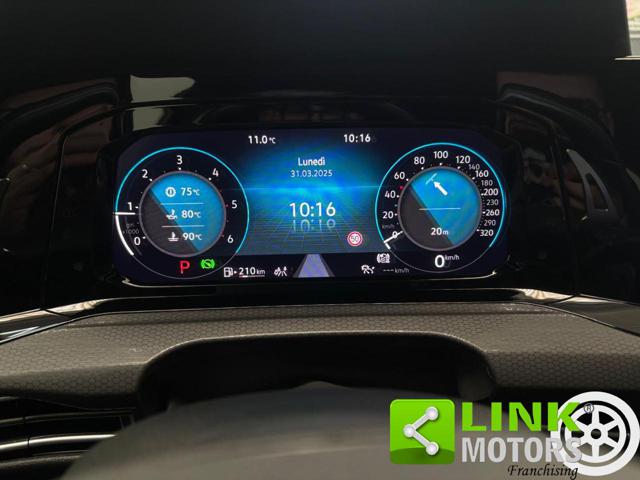 VOLKSWAGEN Golf usata, con USB