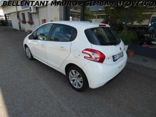 PEUGEOT 208 usata, con Autoradio