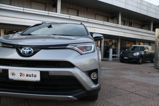 TOYOTA RAV 4 MY23 usata, con Sensori di parcheggio posteriori