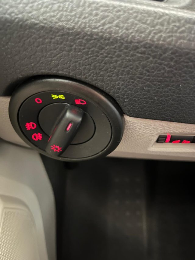 VOLKSWAGEN Caravelle usata, con MP3