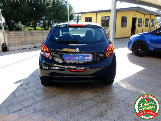PEUGEOT 208 usata, con Autoradio