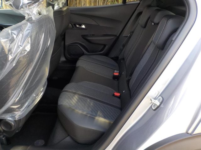 PEUGEOT 2008 usata, con Volante in pelle