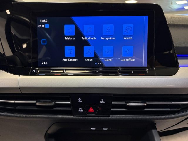 VOLKSWAGEN Golf usata, con USB