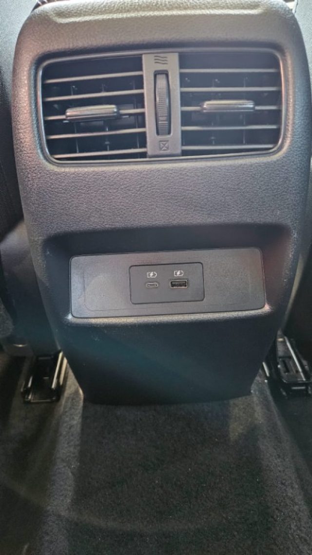 NISSAN Qashqai usata, con Fari LED