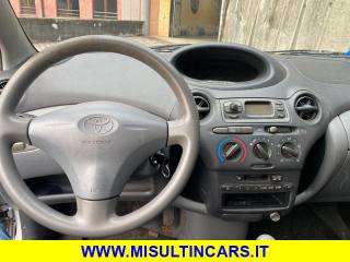 TOYOTA Yaris usata 9
