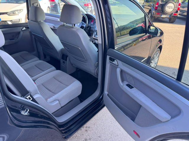 VOLKSWAGEN Touran usata, con Sedile posteriore sdoppiato