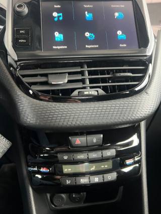 PEUGEOT 208 usata, con Autoradio
