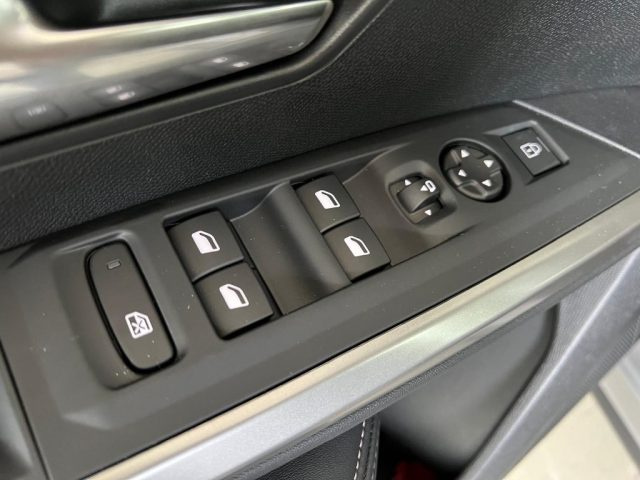 PEUGEOT 5008 usata, con Autoradio digitale