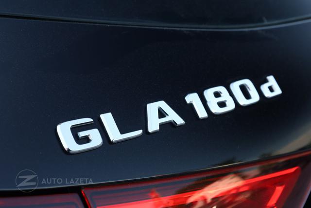 MERCEDES-BENZ GLA 180 usata, con Leve al volante