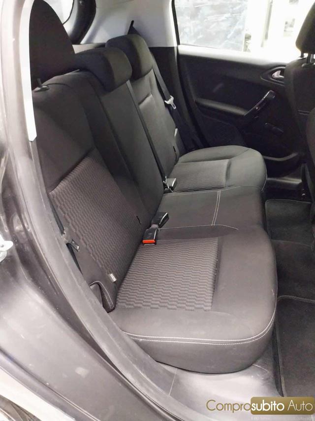 PEUGEOT 208 usata, con Sedile posteriore sdoppiato