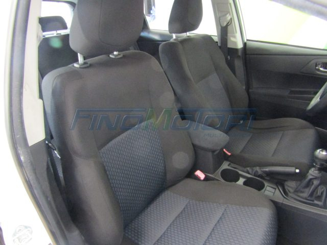 TOYOTA Auris usata, con Controllo automatico clima
