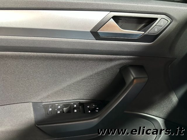 VOLKSWAGEN T-Roc usata, con USB