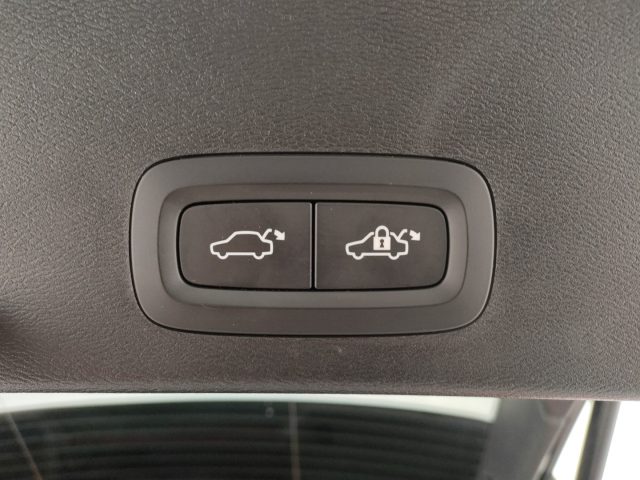 VOLVO XC40 usata, con Portellone posteriore elettrico