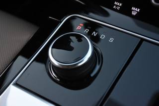 LAND ROVER Range Rover Velar usata, con Touch screen