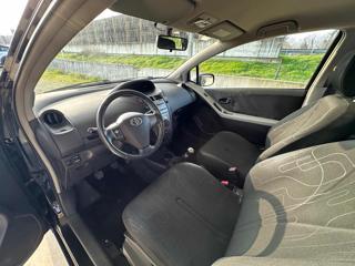 TOYOTA Yaris usata, con Sedile posteriore sdoppiato