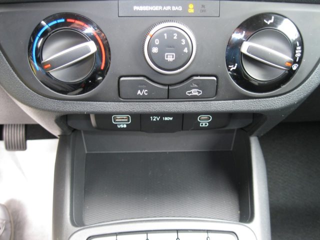 HYUNDAI i10 usata, con Luci diurne LED