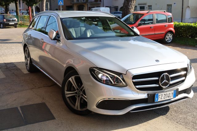 MERCEDES-BENZ E 220 usata, con Pneumatici estivi
