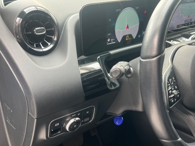 MERCEDES-BENZ GLA 180 usata, con Luci diurne LED