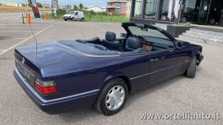 MERCEDES-BENZ E 200 usata 38