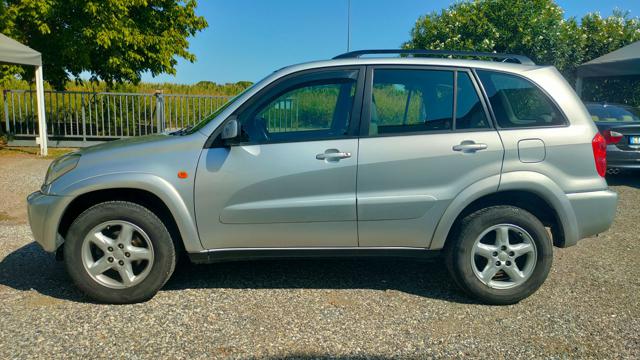 TOYOTA RAV 4 usata, con Autoradio
