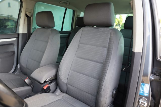 VOLKSWAGEN Touran usata, con Climatizzatore automatico, 2 zone