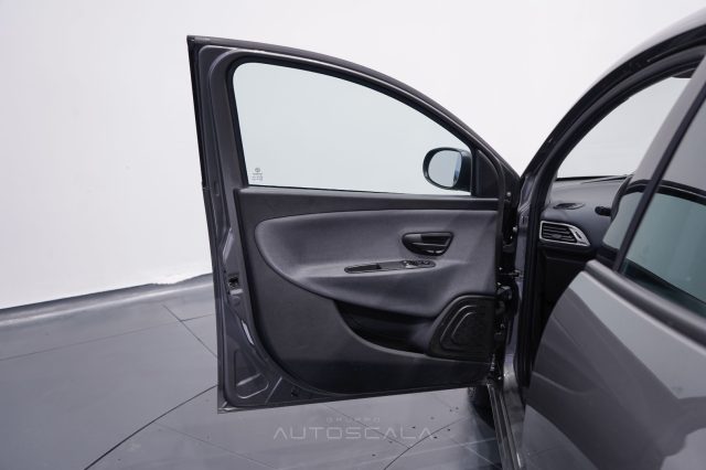 LANCIA Ypsilon usata, con ESP