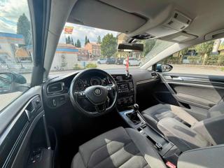VOLKSWAGEN Golf usata, con USB
