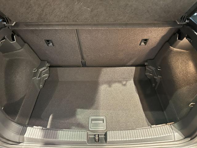 VOLKSWAGEN T-Cross usata, con USB