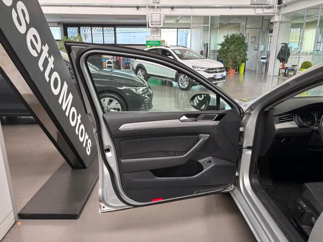 VOLKSWAGEN Passat Variant usata, con Autoradio