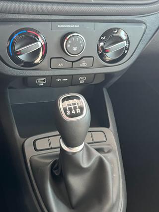 HYUNDAI i10 usata, con Park Distance Control