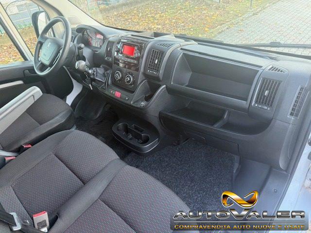 PEUGEOT Boxer usata, con USB
