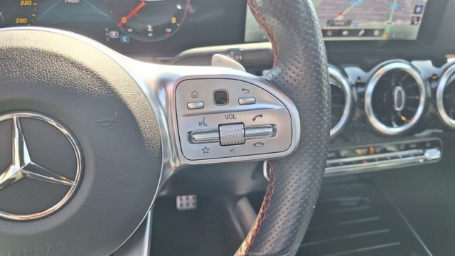 MERCEDES-BENZ GLA 200 usata, con Volante in pelle