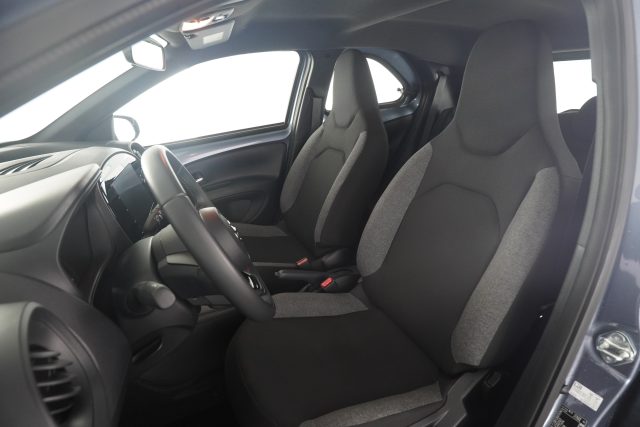 TOYOTA Aygo X usata 8