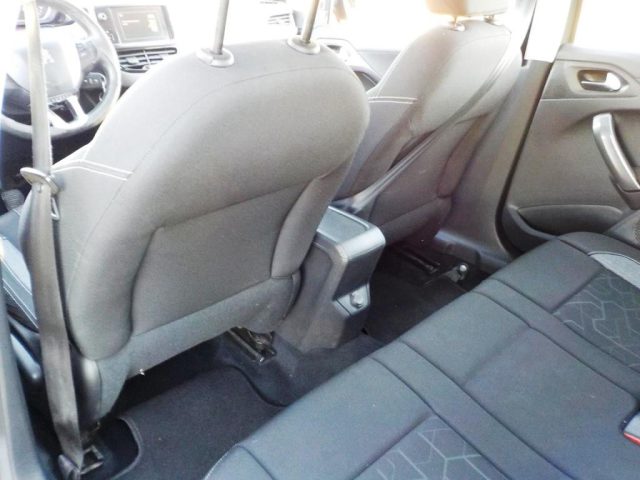 PEUGEOT 2008 usata, con Volante in pelle