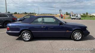 MERCEDES-BENZ E 200 usata 12