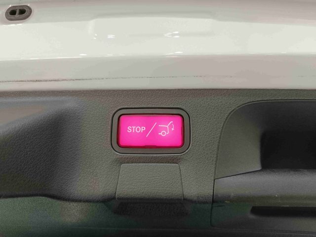 MERCEDES-BENZ CLA 180 usata, con Riconoscimento dei segnali stradali