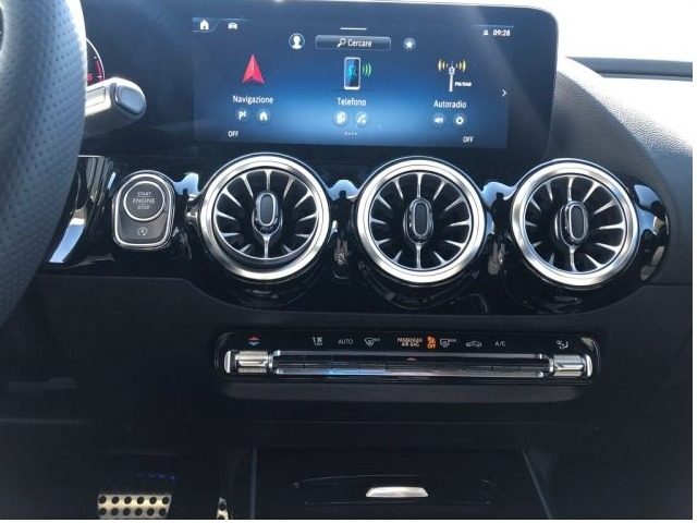 MERCEDES-BENZ GLA 200 usata, con Sedile posteriore sdoppiato